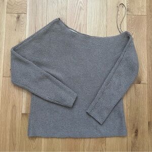 One shoulder knit sweater